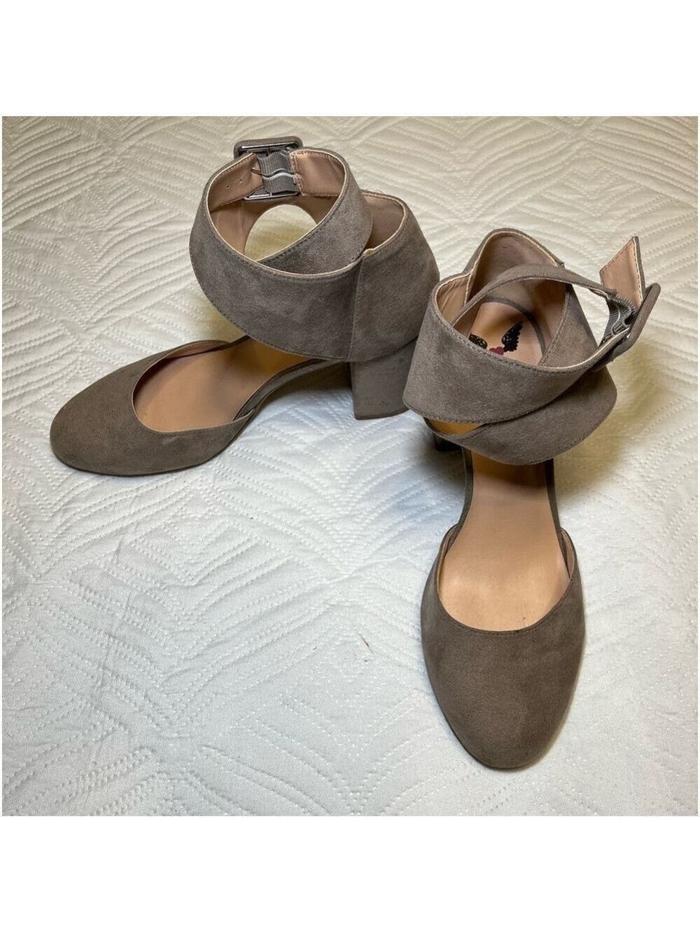 Penny Loves Kenny Women’s Tan Suede Ankle Wrap Heel Shoes. Size 10